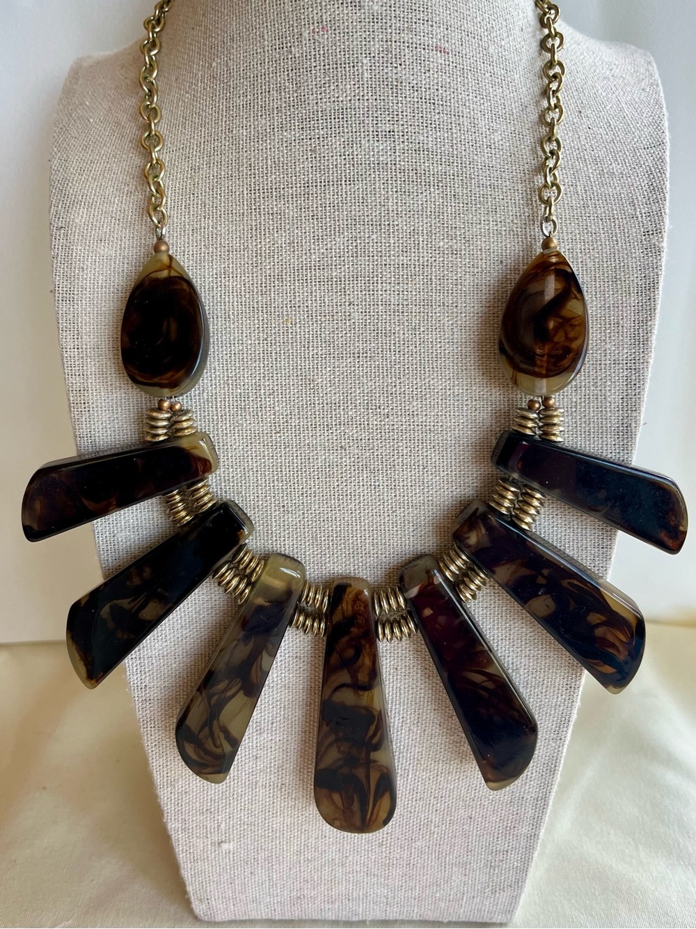 Tortoise Shell Image Statement Choker - Picture 10 of 16